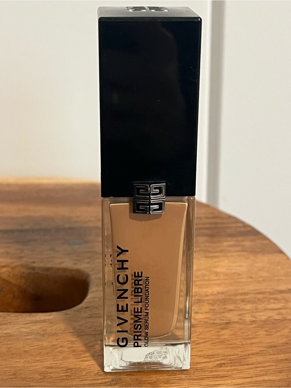 Givenchy Prisme Libre Glow Serum Foundation 5N